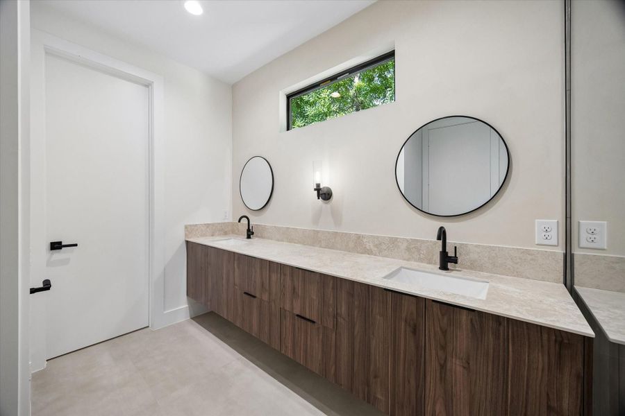 Furnished interior view inside a new home in , Conroe (Image 11).