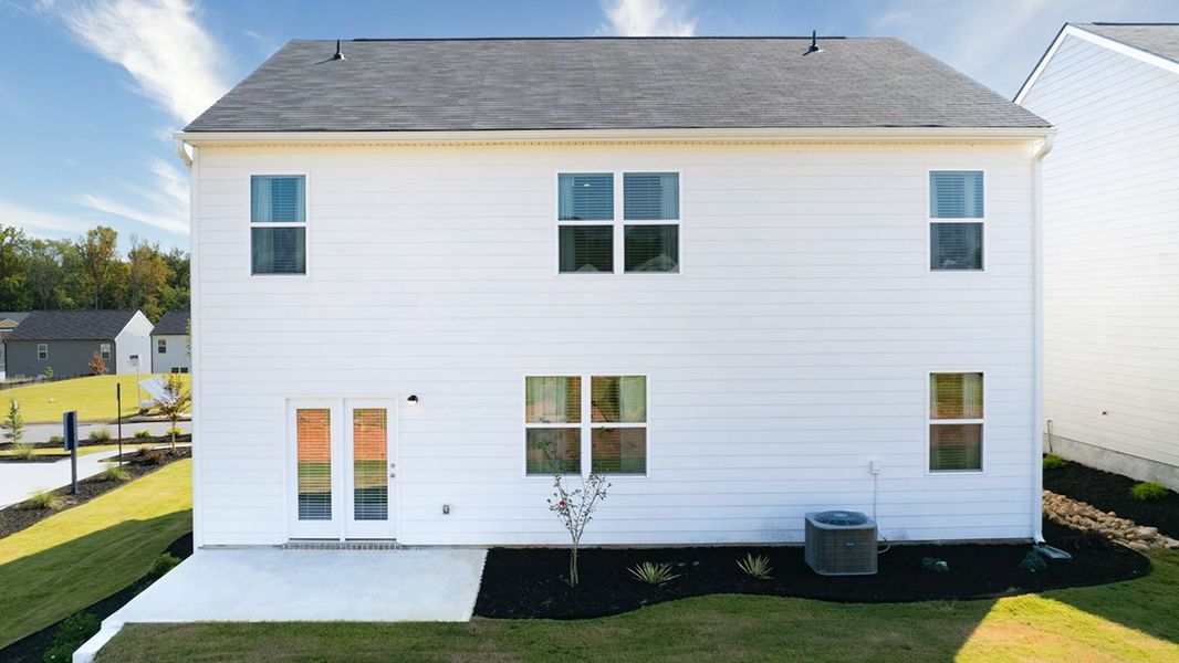 Representative exterior details of a home built from the Hayden by D.R. Horton in Poplar Preserve, Newnan (Image 4).