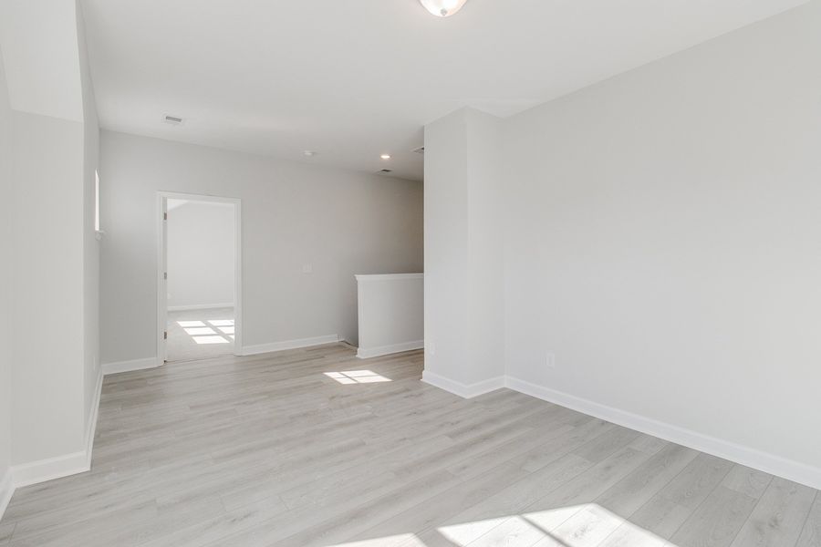 Spacious, unfurnished interior of a new home in Hendrix Farms, Lexington (Image 30).