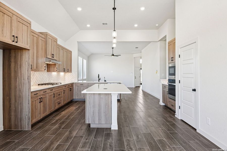 Furnished interior view inside a new home in Stream Waters, Seguin (Image 11). Furnished interior view inside a new home in Stream Waters, Seguin (Image 11).