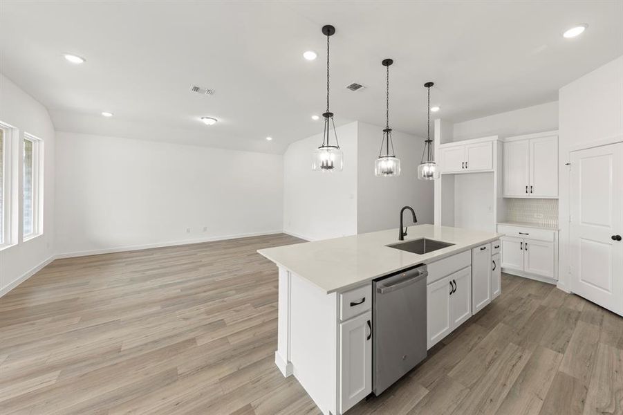 14. 3213 Agnew - Kitchen (4)