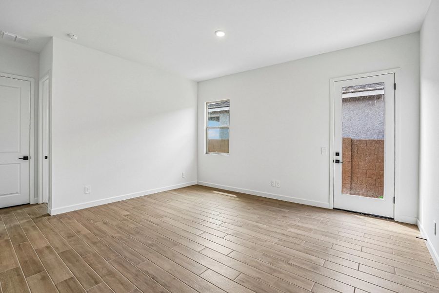 Representative images and renderings are for illustrative purposes. Actual structural options and design finishes of home may vary.