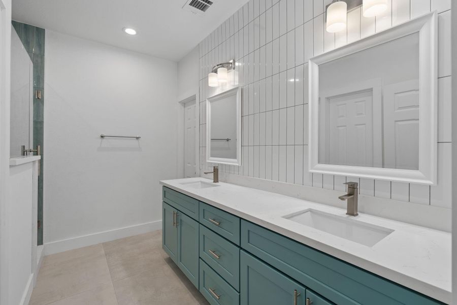 Furnished interior view inside a new home in , Baytown (Image 8).
