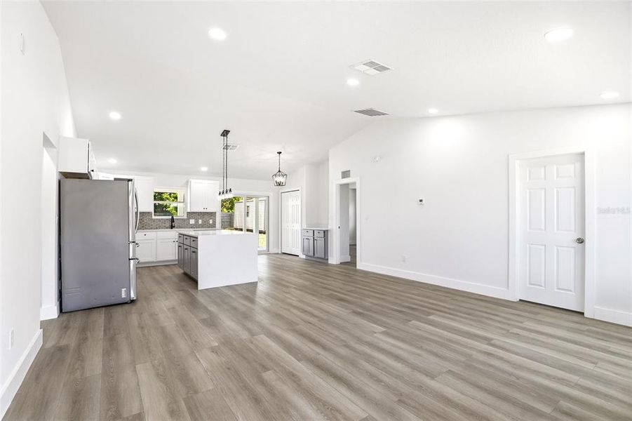 Spacious, unfurnished interior of a new home in , Cocoa (Image 16).
