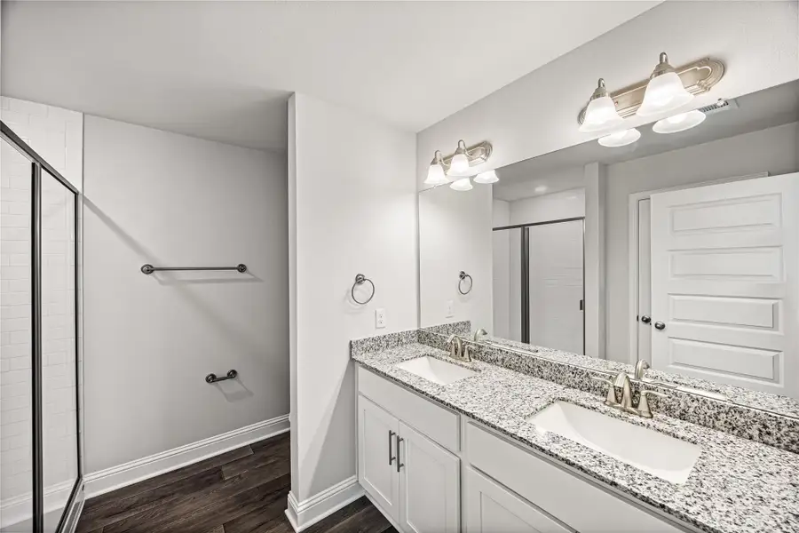 *Representative photo. Colors and features may differ*