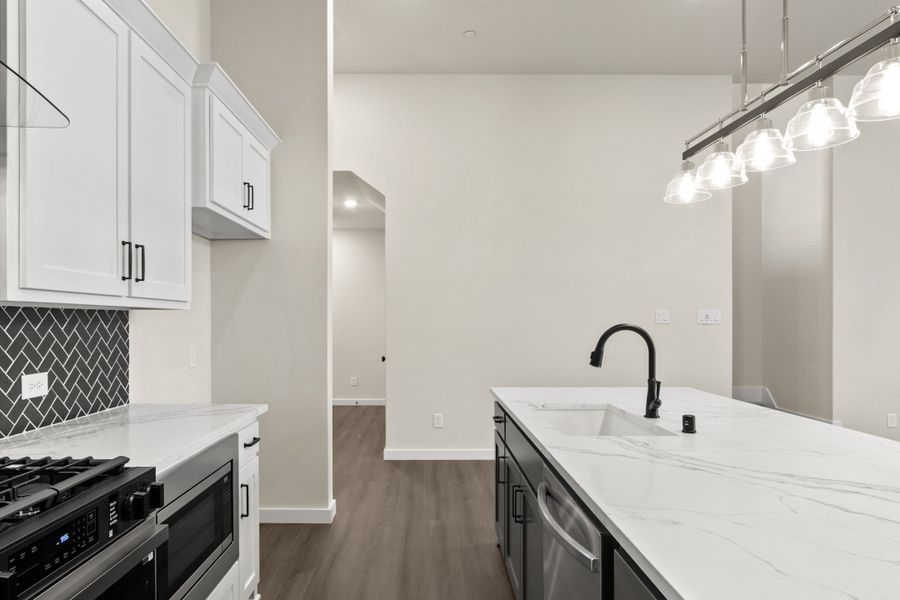 Furnished interior view inside a new home in Cottonwood Creek, Rowlett (Image 7).