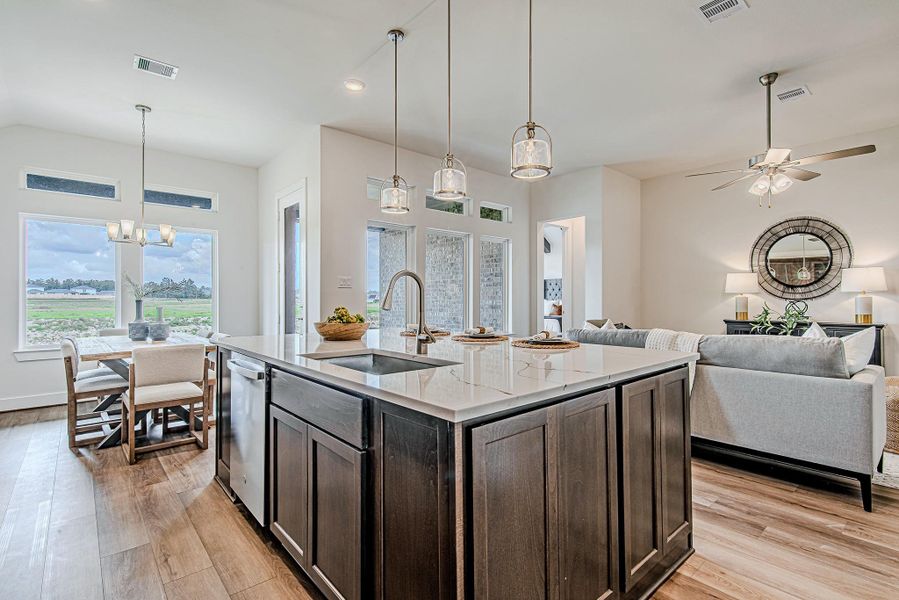 A chef-approved layout with a clear line of sight from the kitchen to the heart of the home. Effortless entertaining? Check. A chef-approved layout with a clear line of sight from the kitchen to the heart of the home. Effortless entertaining? Check.