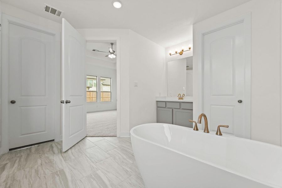 Representative image. Features, specifications, selections and colors may vary. Representative image. Features, specifications, selections and colors may vary.