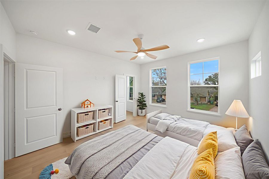 Bedroom 2 - view 1 - virtually staged