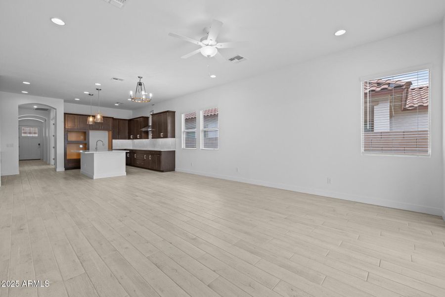 6)GREAT ROOM 6)GREAT ROOM