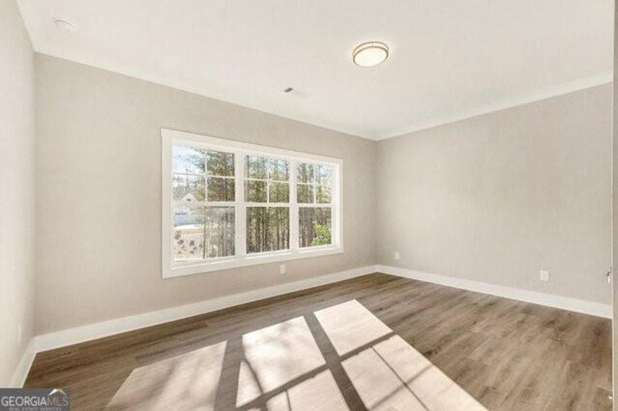 Spacious, unfurnished interior of a new home in , Clermont (Image 18).
