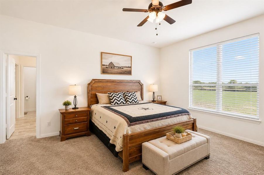 Furnished interior view inside a new home in , Waxahachie (Image 10).