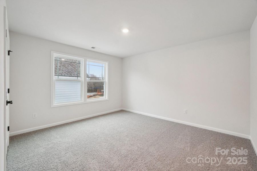 Spacious, unfurnished interior of a new home in Sylvan Creek, Denver (Image 38).