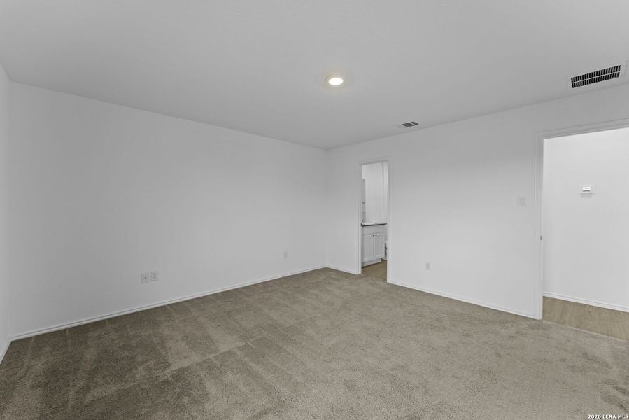 Spacious, unfurnished interior of a new home in , San Antonio (Image 23).