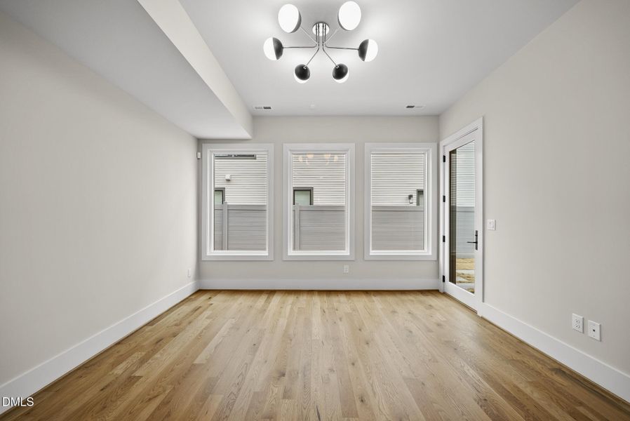 34 - 407 Waldo - Ground Level Family