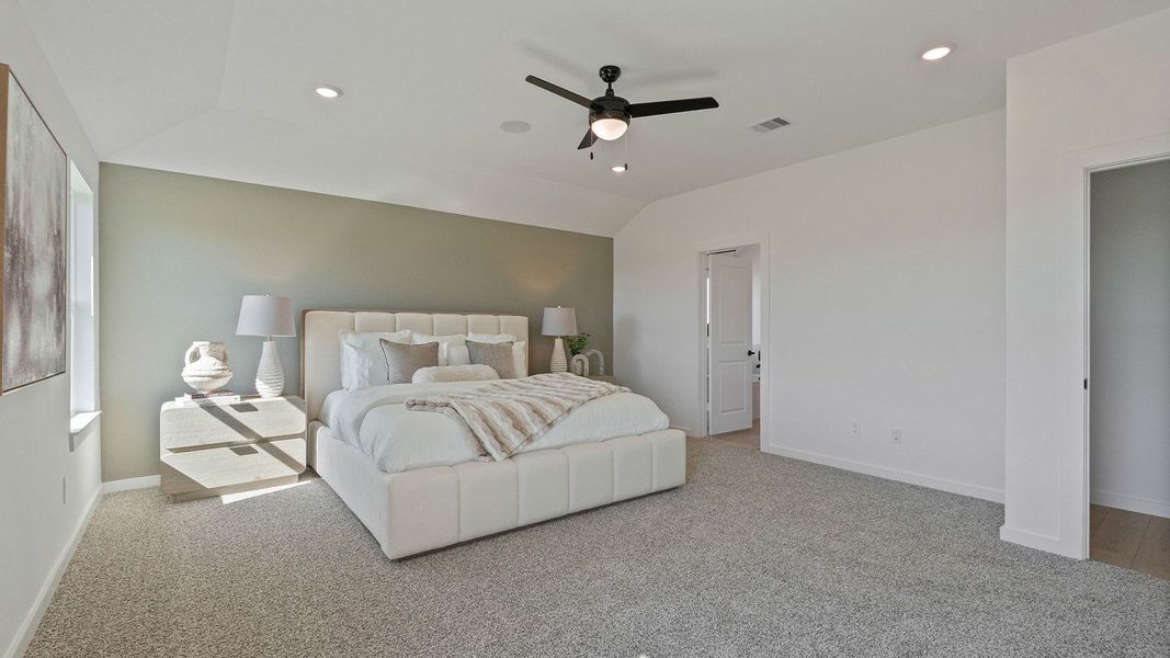 Representative furnished interior of a home built from the E60B by D.R. Horton in Riverside Estates, Baytown (Image 16).