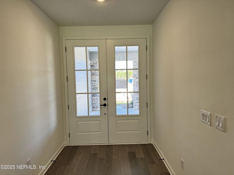 Spacious, unfurnished interior of a new home in , Green Cove Springs (Image 31).