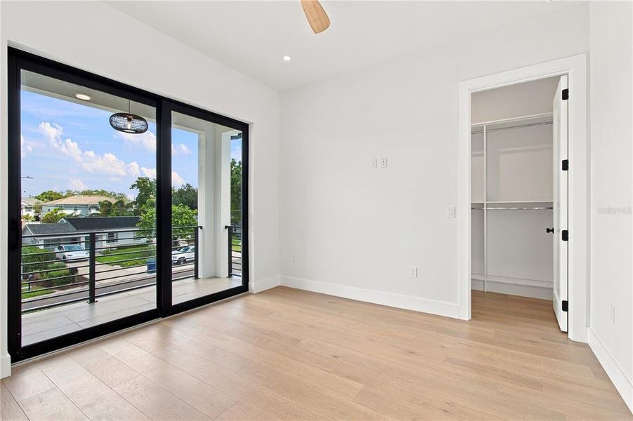 Spacious, unfurnished interior of a new home in , Tampa (Image 68).