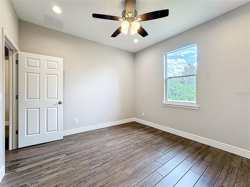 Spacious, unfurnished interior of a new home in , Orlando (Image 15).