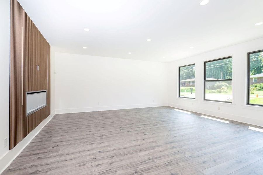 Spacious, unfurnished interior of a new home in , Roswell (Image 22).