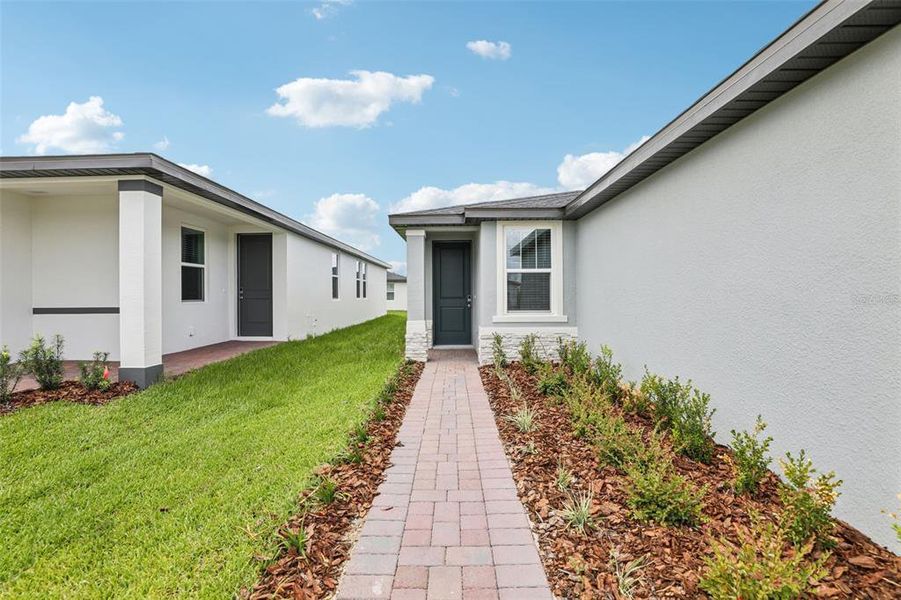 Exterior details and patio area of a home in Hamilton Bluff - Classic Series, Lake Hamilton (Image 3).