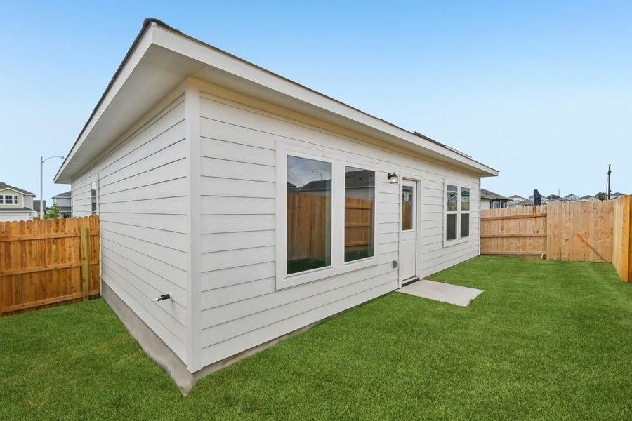Exterior details and patio area of a home in Edgebrooke, Pflugerville (Image 4).