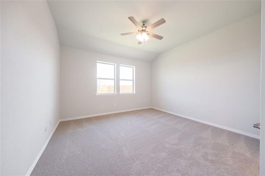 Spacious, unfurnished interior of a new home in Lake Pointe: Lake Pointe at Paloma Creek, Little Elm (Image 23).