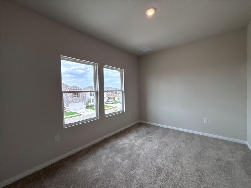Spacious, unfurnished interior of a new home in The Colony, Bastrop (Image 12).