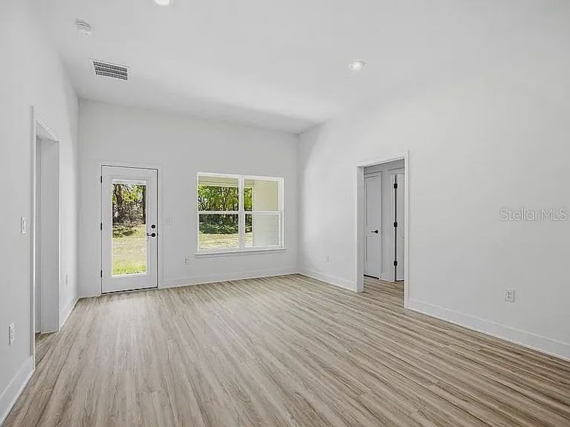 Spacious, unfurnished interior of a new home in Briarwood, Alachua (Image 17).