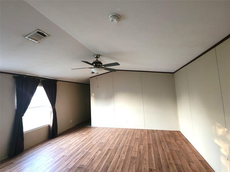 Spacious, unfurnished interior of a new home in , Gun Barrel City (Image 9).