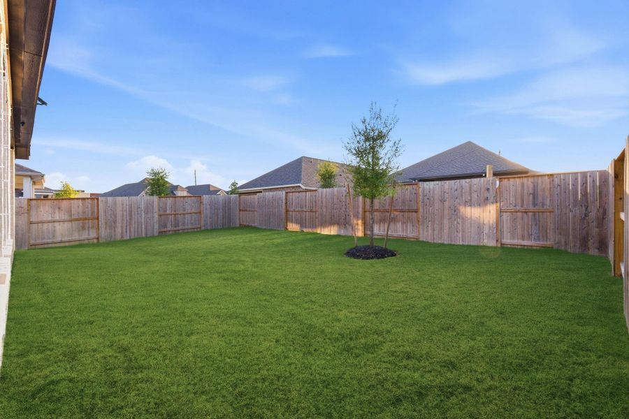 Exterior details and patio area of a home in Meridiana 40'/45', Manvel (Image 30).