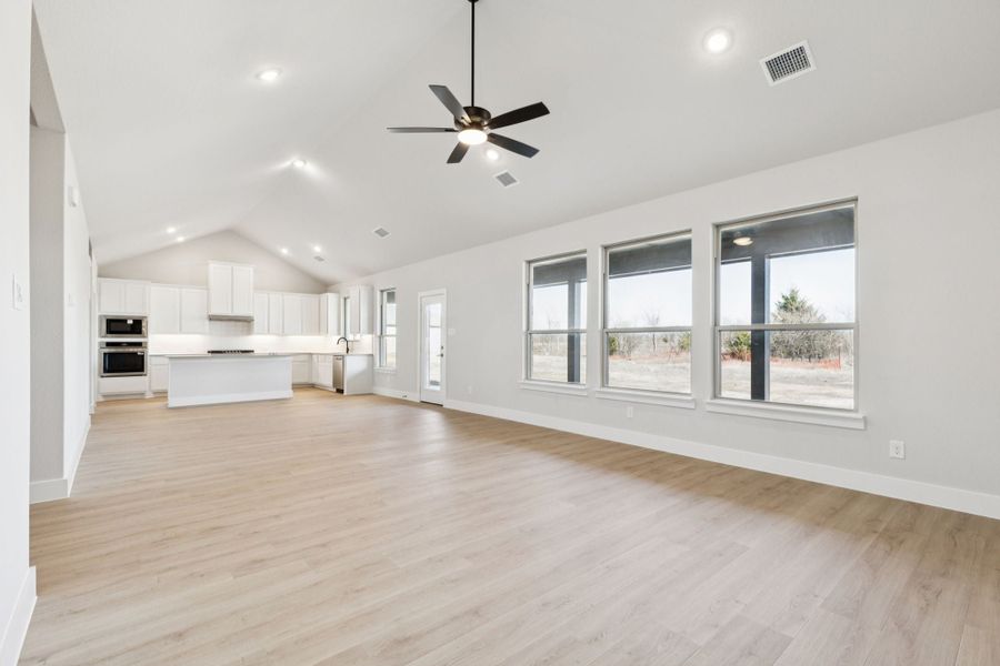 Spacious, unfurnished interior of a new home in Ellis Ranch Estates, Waxahachie (Image 15).