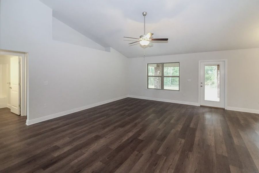 Spacious, unfurnished interior of a new home in Ashton View, Crestview (Image 8).
