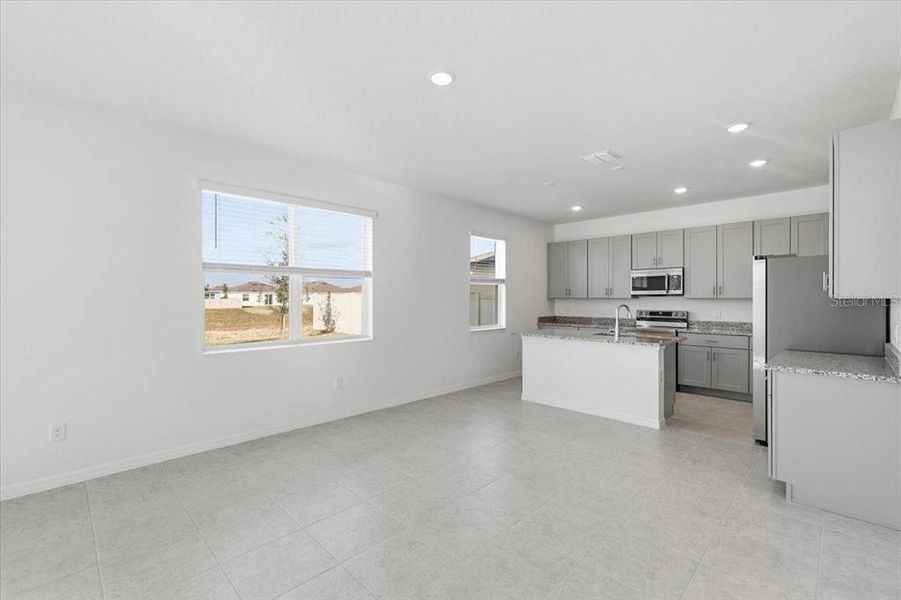 Spacious, unfurnished interior of a new home in Tarpon Bay, Haines City (Image 9).