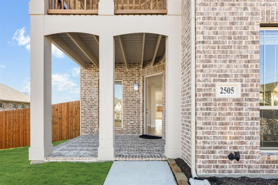 Exterior details and patio area of a home in Triple Diamond Ranch, Mansfield (Image 26).