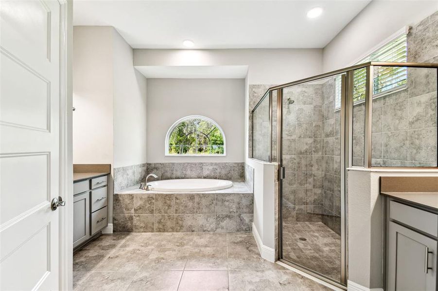 Furnished interior view inside a new home in Royal Highlands, Weeki Wachee (Image 7).