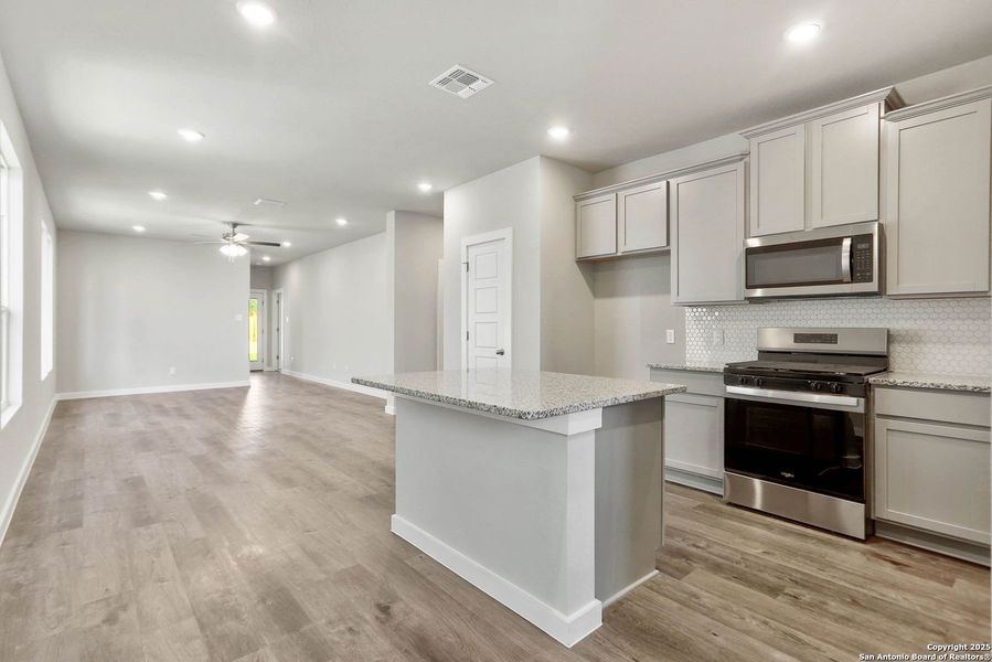 Furnished interior view inside a new home in Fairway Crossing 40s, San Antonio (Image 14). Furnished interior view inside a new home in Fairway Crossing 40s, San Antonio (Image 14).