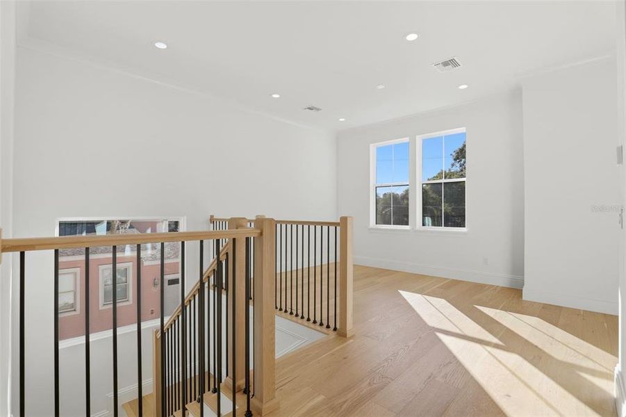 Spacious, unfurnished interior of a new home in , Orlando (Image 27).