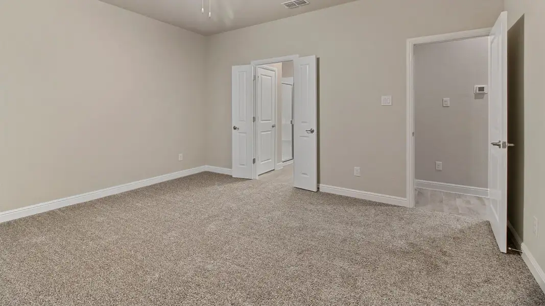 Spacious, unfurnished interior of a new home in Bluestem, Rhome (Image 19).