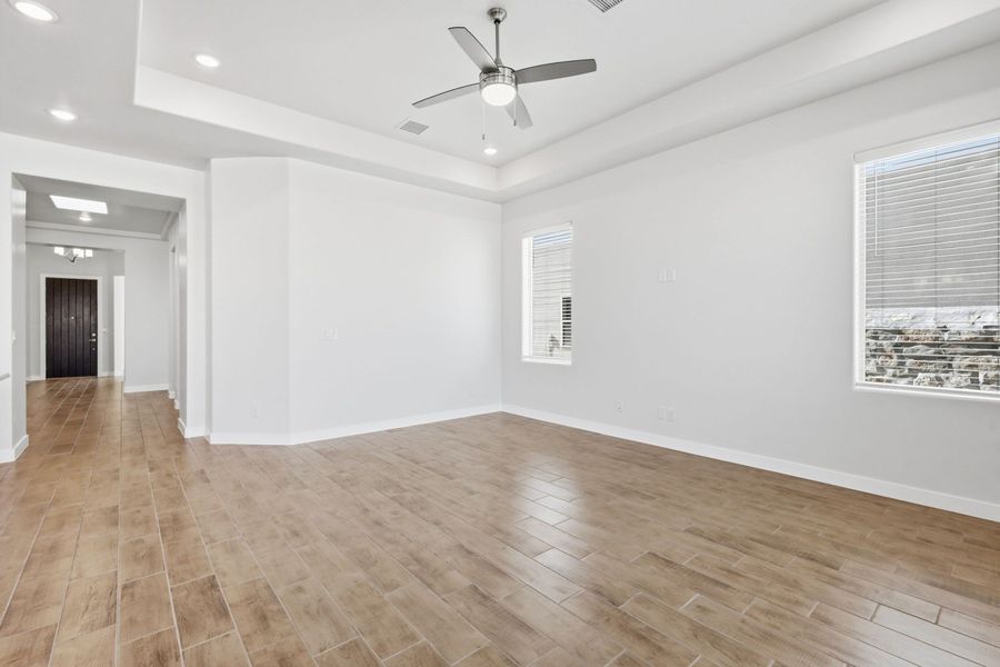 Spacious, unfurnished interior of a new home in Emerald Estates, El Paso (Image 15).