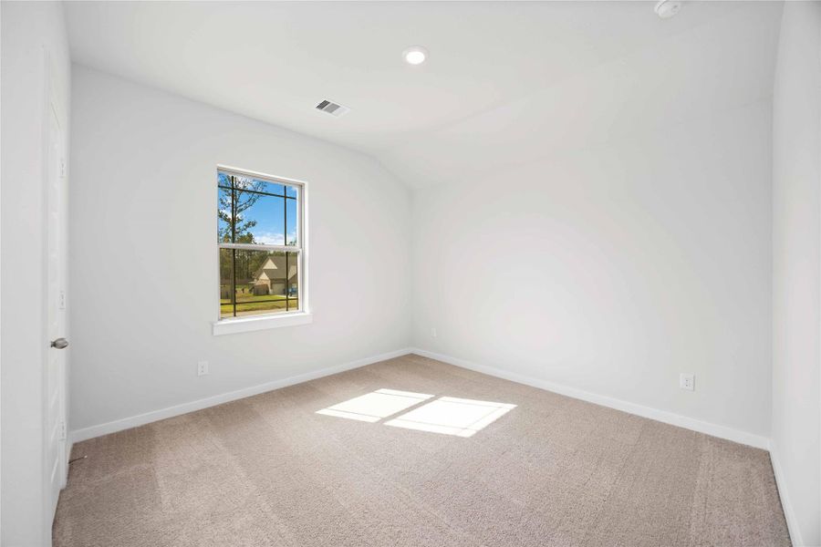 Spacious, unfurnished interior of a new home in Deer Pines, Conroe (Image 17). Spacious, unfurnished interior of a new home in Deer Pines, Conroe (Image 17).