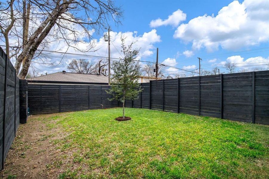 Exterior details and patio area of a home in , Dallas (Image 24).