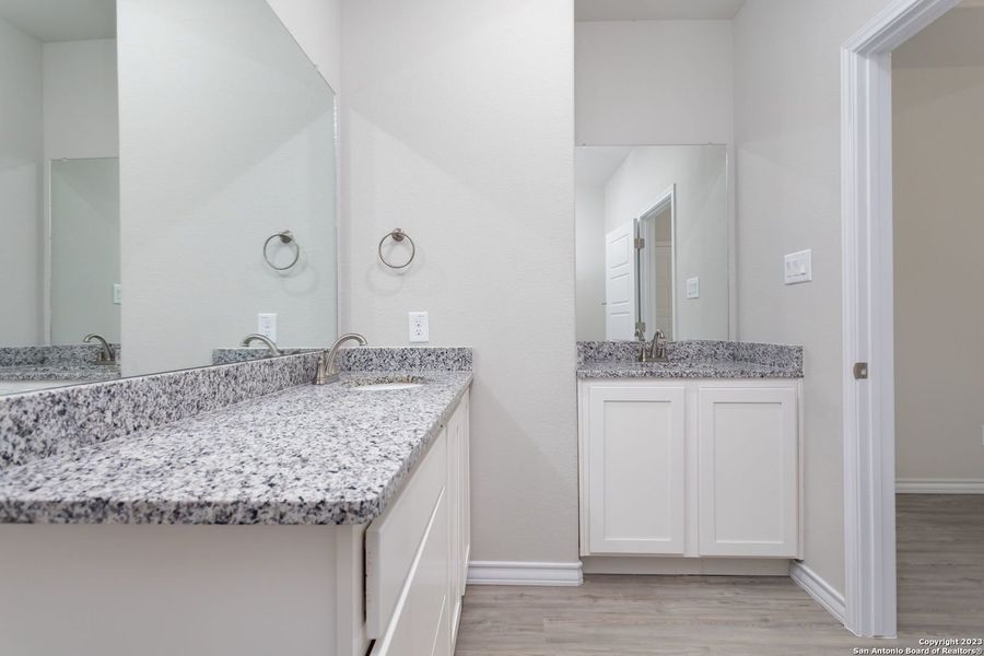 Furnished interior view inside a new home in , Seguin (Image 9).