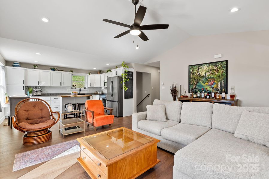 Feels like home! A view from the living room through to the kitchen. Feels like home! A view from the living room through to the kitchen.