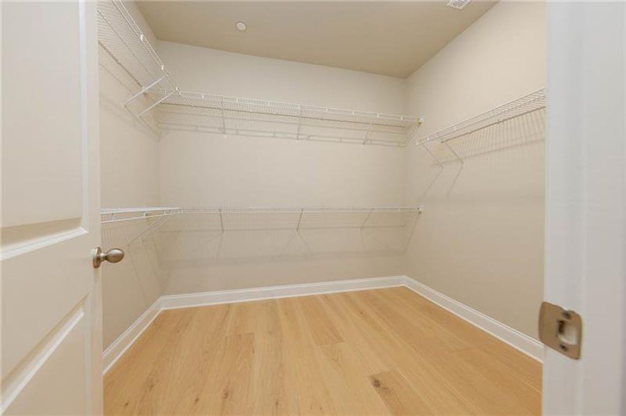 Spacious, unfurnished interior of a new home in Livingstone Park, Kennesaw (Image 16).