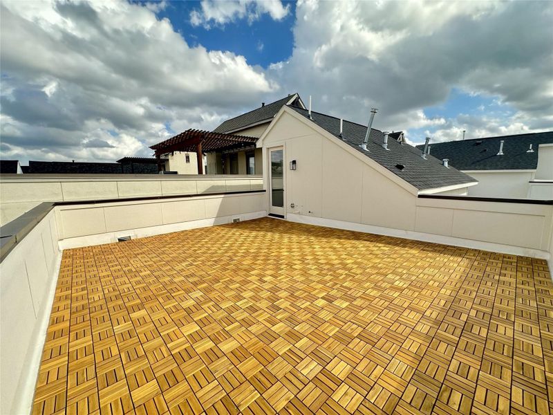 Rooftop terrace plumbed for outdoor kitchen