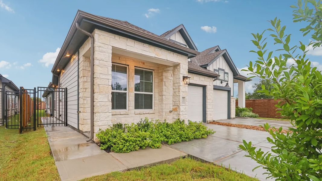 Exterior details and patio area of a home in Meridiana Townhomes, Manvel (Image 3).