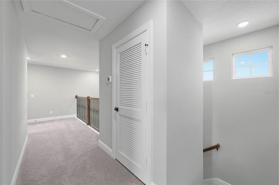 Spacious, unfurnished interior of a new home in Gum Lake Preserve, Lake Alfred (Image 20).