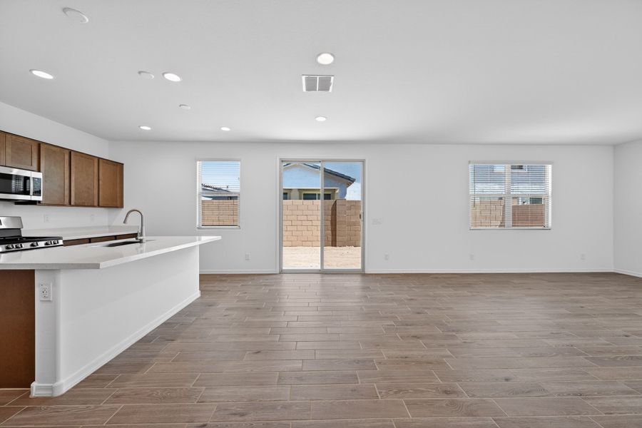 Spacious, unfurnished interior of a new home in Artisan at Asante, Surprise (Image 16). Spacious, unfurnished interior of a new home in Artisan at Asante, Surprise (Image 16).