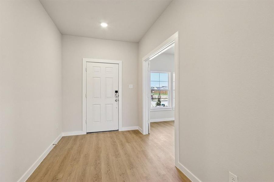 Spacious, unfurnished interior of a new home in Hickory Hill, Sherman (Image 17).